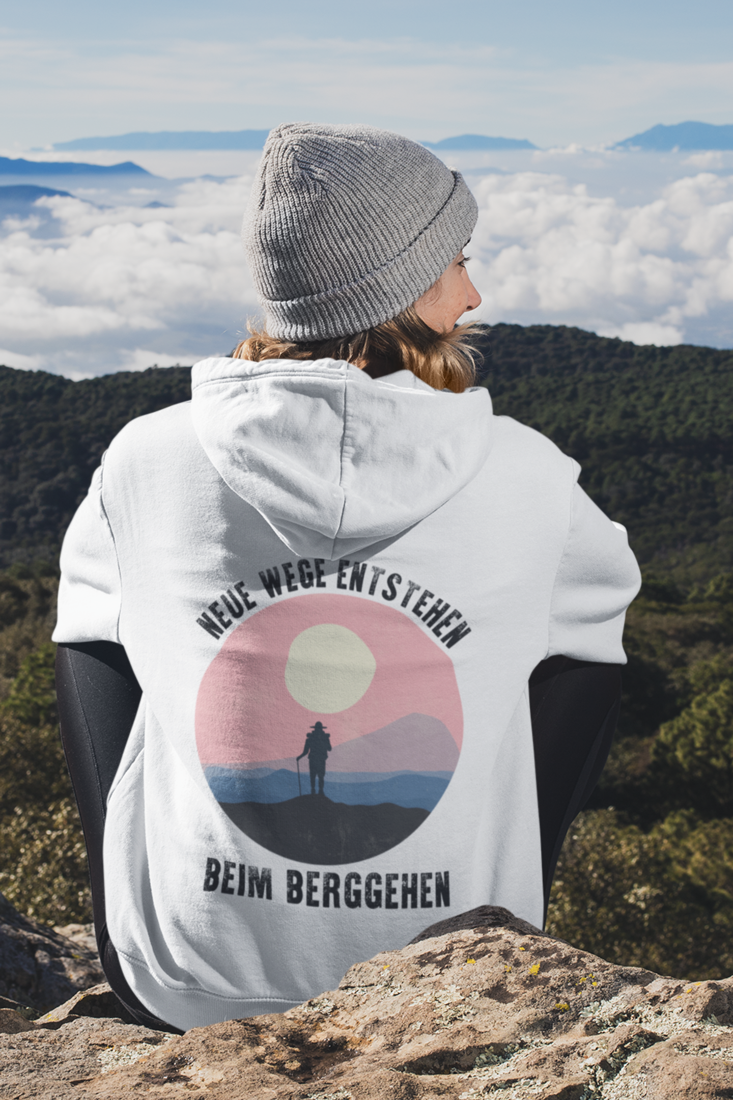 NEUE WEGE ENTSTEHEN BEIM BERGGEHEN - Hoodie Unisex Rückendruck