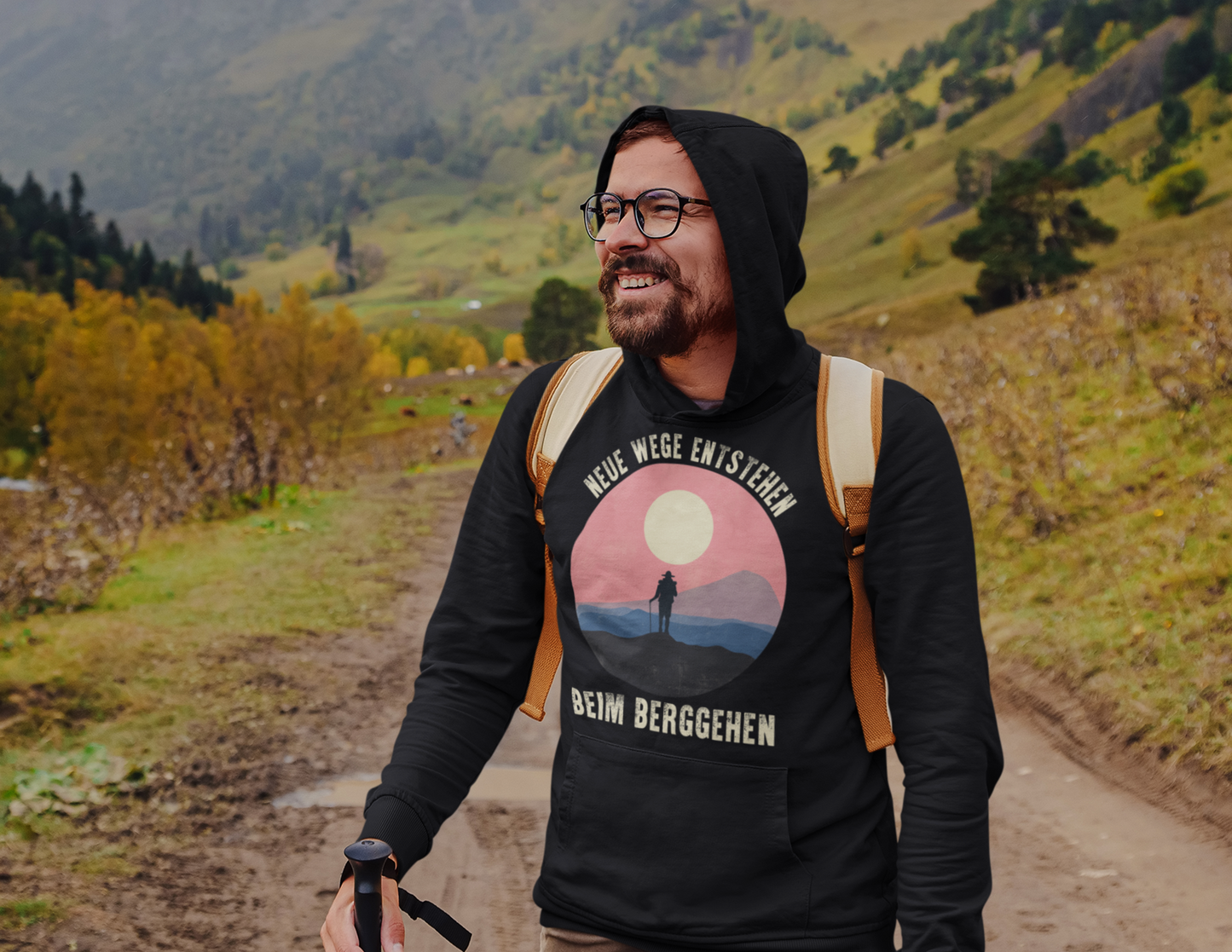NEUE WEGE ENTSTEHEN BEIM BERGGEHEN - Hoodie Unisex